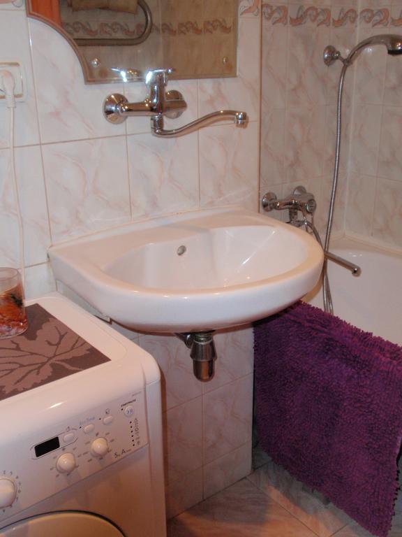 Central Cietoksna Street Apartment Daugavpils Room photo